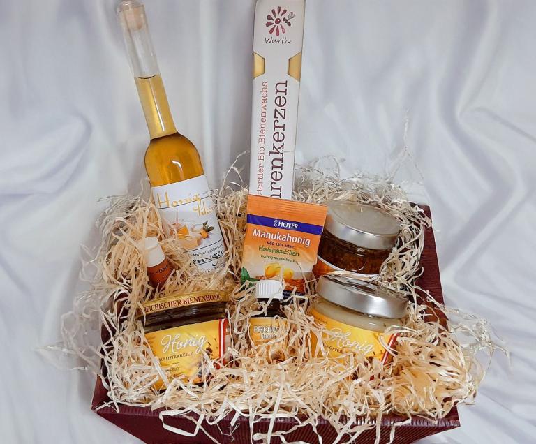 Geschenkkorb-Bienenliebe-Bienenhaus-Freinberg-Geschenke-Geschenkkorb
